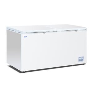 Energy-efficient storage chest fridge with 750L capacity, inventory baskets and solid doors