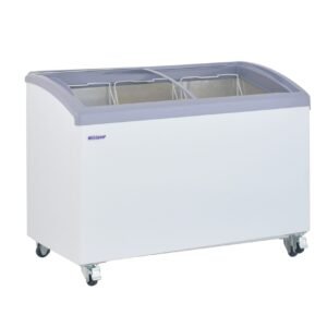 Energy-efficient glass display chest freezer with 500L capacity, baskets and curved sliding doors