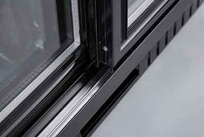 Energy-efficient bar fridge with 210L capacity, fan-forced cooling and adjustable shelves